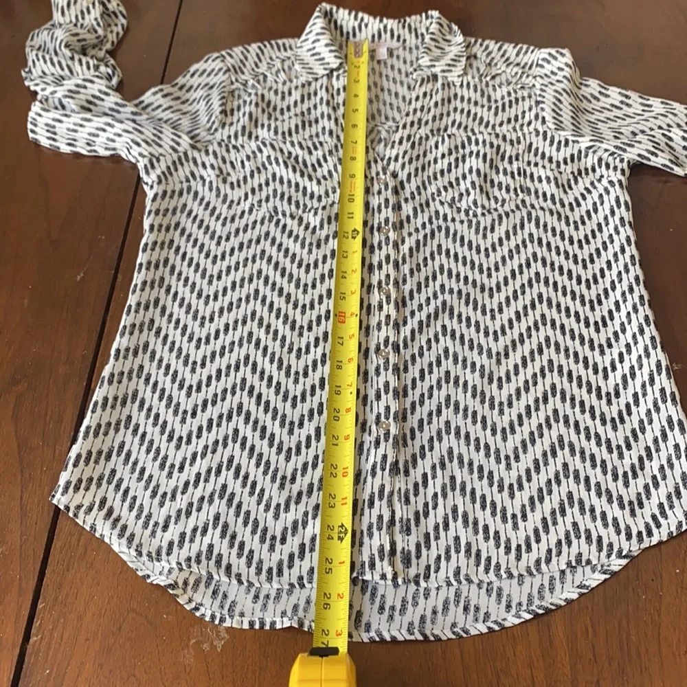 24:03 - Candies Button Down Blouse w/cut out shoulder - Picture 12 of 16